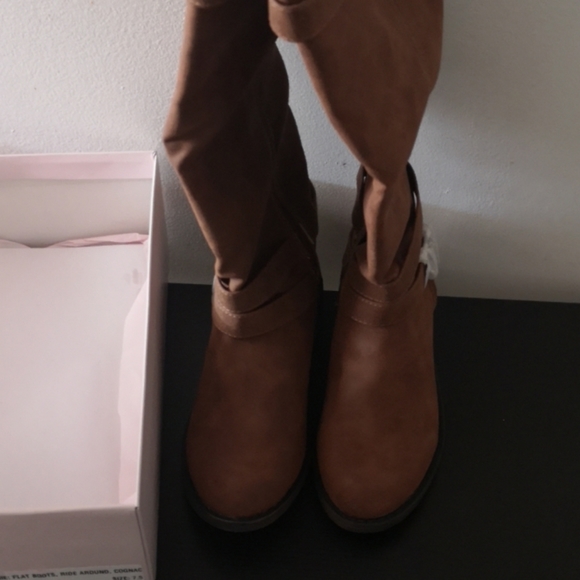 Women's Boots - Picture 2 of 4